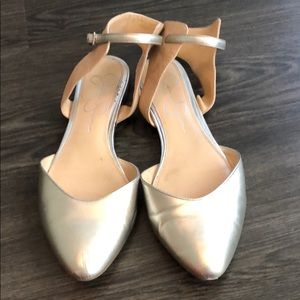 Close toe sandals with ankle buckle